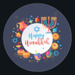 Happy Hanukkah Party Schöne Dekoration Runder Aufkleber<br><div class="desc">Happy Hanukkah Party Festival der Lichter Schöne Dekoration, jüdischer Urlaub, klassische Rundsticker. Hanukkah blauer Licht Hintergrund mit traditionellen Chanukah Symbole - Holzdreigel (Spinnen oben), Donuts, Menorah, Kerzen, Stern von David und leuchtende Licht Wallpaper Muster. Hanukkah Festival Event Kinder Party Urlaub Geburtstagsdekoration. Jerusalem, Israel. Party- und Handwerksartikel > Geschenkartikel > Aufkleber...</div>