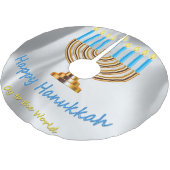 Happy Hanukkah Polyester Weihnachtsbaumdecke (Schrägansicht)