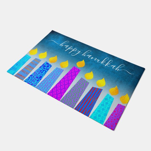 Happy Hanukkah Script Modern Boho Candle Turquoise Fußmatte (Schrägansicht)
