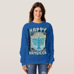 Happy Hanukkah Snowy Menorah Sweater Sweatshirt<br><div class="desc">Der perfekte legendäre Hanukkah-Pullover. Garantiert,  um Freude in Ihrer Familie und ein lustiges Geschenk für jeden Fan von Urlaub Pullover. Mit fett formatiertem Originaltext,  individuellem Snowflake Stern und einer voll beleuchteten Menorah. Viel Spaß!</div>