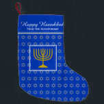 HAPPY HANUKKAH Star von David Menorah LIGHT BLAU Kleiner Weihnachtsstrumpf<br><div class="desc">Hellblauer HAPPY HANUKKAH Strumpf mit silberfarbenem Stern von David Muster und goldfarbenen Menorah in der Mitte. Der Platzhalter-Text ist anpassbar, sodass Sie Ihren Namen hinzufügen oder den Gruß ändern können. Das gleiche Design auf der Rückseite. Ideal, um Ihre kleinen Geschenke zu präsentieren. Auch ideal für diejenigen, die Hanuakkah und Weihnachten...</div>