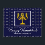 HAPPY HANUKKAH Star von David Menorah Personalisie Feiertagspostkarte<br><div class="desc">Stilvolle Grußkarte zum Feiern der HANUKKAH. Dunkelblauer Hintergrund mit silberner Stern von David und weißer Typografie. Der Text für Platzhalter auf der Vorderseite und auf der Rückseite des Gruß sind anpassbar,  sodass Sie Ihren Namen hinzufügen und die Nachricht ändern können. Teil der FESTIVE STARS Kollektion von Berean Designs.</div>