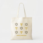 HAPPY HANUKKAH TRAGETASCHE<br><div class="desc">Moderne HAPPY HANUKKAH Tasche mit KUNSTBAR Text, mit den Imitaten Gold und Silber STAR OF DAVID und MENORAH. Text liest HAPPY HANUKKAH mit einem Platzhalter und ist KUNSTBAR, sodass Sie ihn PERSONALISIEREN können, indem Sie Ihren Namen oder einen anderen Text hinzufügen. Ideal für hanukkah Feiern, und mit der Anpassung kann...</div>