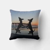 Happy Hogs tanzen auf Beach Scene Kissen (Rückseite)