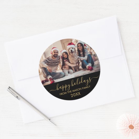 Happy Holidays Black Gold Script Family Foto Runder Aufkleber (Umschlag)