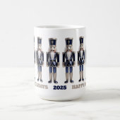 Happy Holidays Blue and Silver Nutcrackers Tasse (Mittel)