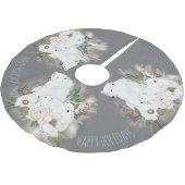 Happy Holidays Eleganter grauer und weißer Polar B Polyester Weihnachtsbaumdecke (Schrägansicht)