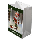 Happy Holidays Elf Mittlere Geschenktüte (Vorderseite Schrägansicht)