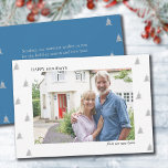 Happy Holidays from New Zuhause Simple Foto Moving Ankündigung<br><div class="desc">Laden Sie Ihr Foto auf diese saubere und minimalistische Urlaubskarte. Die Fotovorlage ist für Sie Set, um Ihr Bild in der Vorderseite, im Landschaftsformat, sowie Ihre Nachricht und neue Adresse auf der Rückseite hinzuzufügen. Der Text auf der Vorderseite ist vollständig editierbar und liest derzeit "Happy Houses from our new Zuhause"....</div>