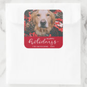 Happy Holidays Modern Red Script Dog Pet Foto Quadratischer Aufkleber (Tasche)