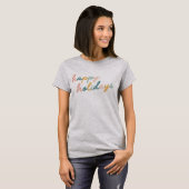 Happy Holidays | Niedliche Pastell-Script-Typograf T-Shirt (Vorne ganz)