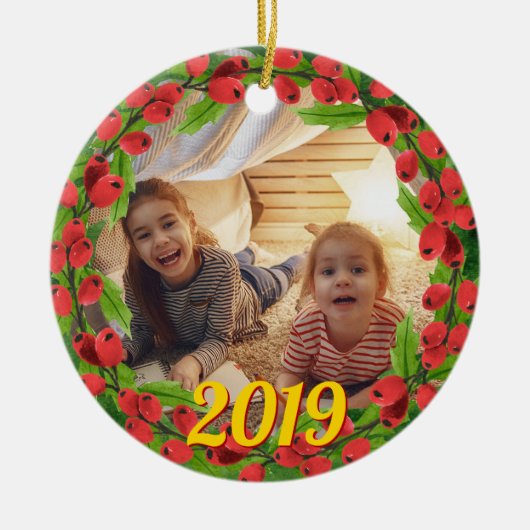 Happy Holly Berry Wreath Custom Foto Keramik Ornament (Vorne)