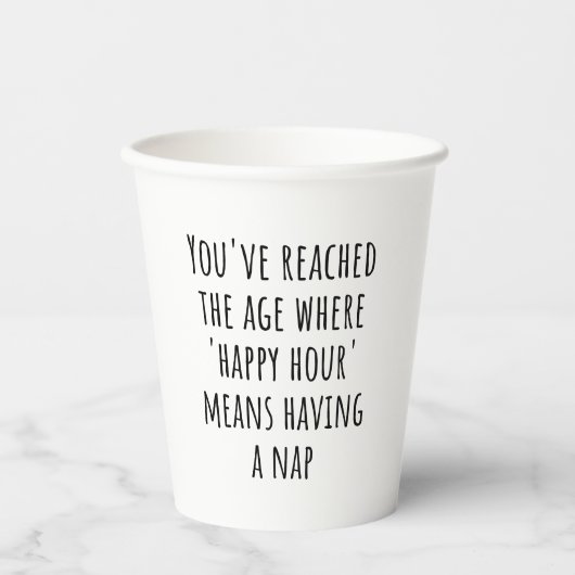 "Happy Hour" bedeutet "Nickerchen Time - Funny Ret Pappbecher (Vorderseite)