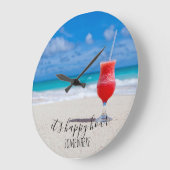 Happy Hour Somewhere Tropical Beach Cocktail Große Wanduhr (Winkel)