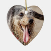Happy Hund am Strand Keramikornament (Rechts)