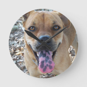 Happy Hund gepunktet Zunge Runde Wanduhr