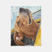 Happy Hund in Gelben Auto Art Print Fleecedecke (Vorderseite)