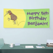 Happy Jumping Kiwi mit Bug-Krawatte Cartoon Design Banner (Messe)