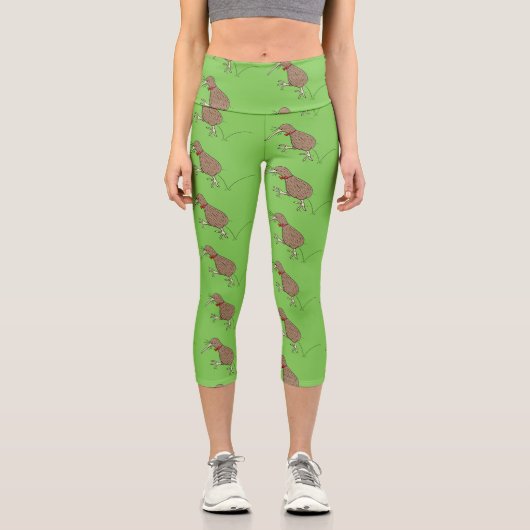 Happy Jumping Kiwi mit Bug-Krawatte Cartoon Design Capri Leggings (Vorderseite)