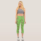Happy Jumping Kiwi mit Bug-Krawatte Cartoon Design Capri Leggings (Vorderseite)