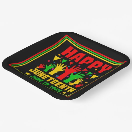 Happy Juneteenth Black Red Green Yellow Hands Pappteller (Gewinkelt)