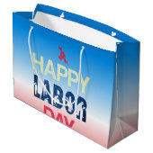 Happy Labour Day in Red White Blue Große Geschenktüte (Rückseite Schrägansicht)