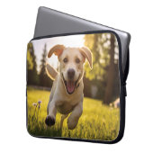 Happy Labrador Puppy Running Laptopschutzhülle (Vorderseite Links)