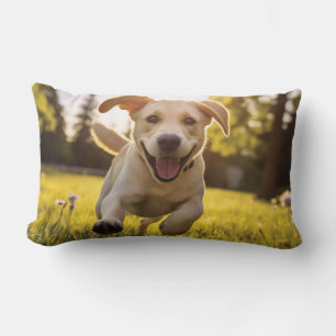 Happy Labrador Puppy Running Lendenkissen
