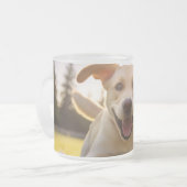 Happy Labrador Puppy Running Mattglastasse (Vorderseite Links)