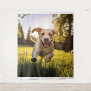 Happy Labrador Puppy Running Wandteppich