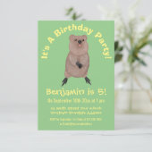 Happy lächelnd niedliche Quokka Cartoon Design Einladung (Stehend Vorderseite)