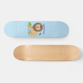 Happy Löwe brüllend Cartoon Illustration Skateboard (Horizontal)