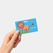 Happy Löwe mit Schmetterling-Cartoon-Abbildung Ausweis (Handheld)