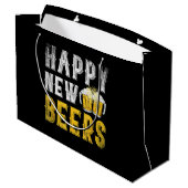 Happy New Beers Party Große Geschenktüte (Rückseite Schrägansicht)