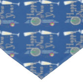 Happy New Year - Champagnerbrille und Uhr Tischdecke (Schrägansicht)