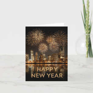 "Happy New Year" mit Feuerwerken über einer Stadt Feiertagskarte