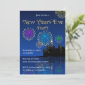 Happy New Year’s Eve Midnight Fireworks City Light Einladung (Stehend Vorderseite)