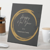 Happy New Year Text Gold Fleck Ring dunkelgrau Sockelschild (In Situ)