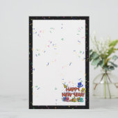 Happy New Years Text mit Party Hats & Confetti Briefpapier (Stehend Vorderseite)