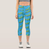 Happy niedlich Green Raupe Cartoon Illustration Capri Leggings (Vorderseite)