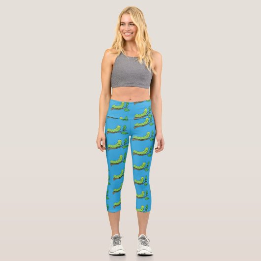 Happy niedlich Green Raupe Cartoon Illustration Capri Leggings (Vorderseite)