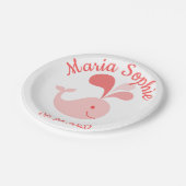 Happy Niedlich Pink Whale Pappteller (Schrägansicht)