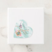 Happy Oaster Bird auf einer Zweigstelle über dem N Geschenkanhänger (Beispiel)