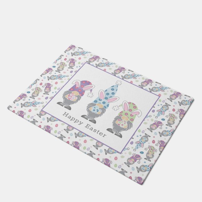 Happy Oaster Bunny Gnomes Fußmatte (Schrägansicht)