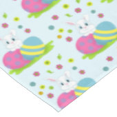 Happy Oaster Bunny und Eier Tischdecke (Schrägansicht)