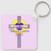 Happy Oaster Cross Bible Verse Custom Year Lila Schlüsselanhänger (Rückseite)