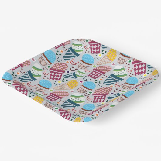 Happy Oaster Pappteller (Gewinkelt)