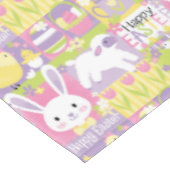 Happy Oaster Tischdecke (Schrägansicht)
