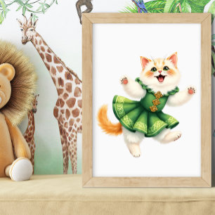 Happy Orange Kitten beim grünen keltischen Dress-T Poster