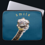 Happy Ostrich Laptopschutzhülle<br><div class="desc">Happy Ostrich - Wählen Sie Ihre Farbe</div>